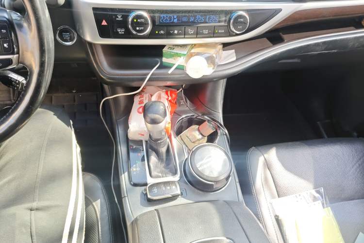 Used Toyota Highlander 2017 2.0T Four-Wheel Drive Ultimate Edition 7 Seats Gear Lever