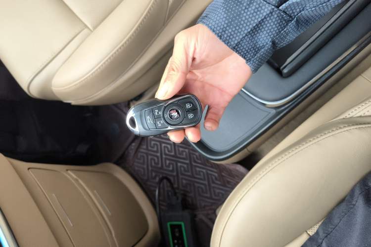 Used Buick GL8 2021 ES Landtrek 653T Luxury Model Vehicle Key