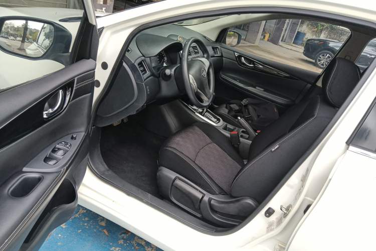 Used Nissan Tiida 2016 1.6L CVT Cool Dynamic Edition
