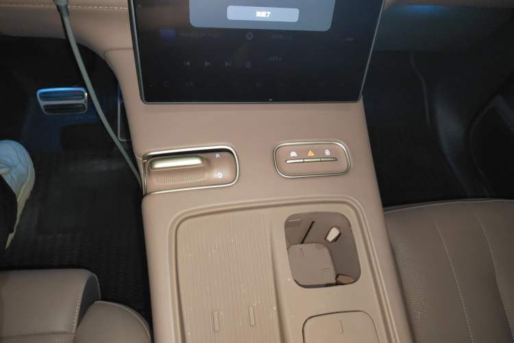 Used Nio ES8 2024 75 kWh Gear Lever