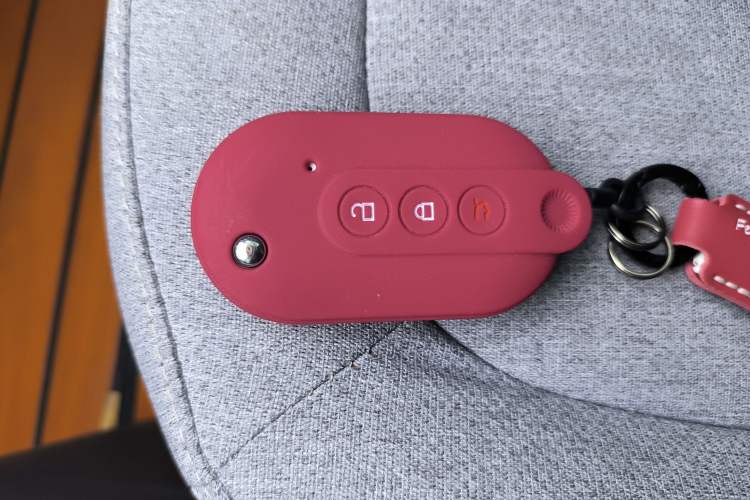 Used Wuling Hongguang MINIEV 2022 Macaron Premium Model – Lithium Iron Phosphate Vehicle Key