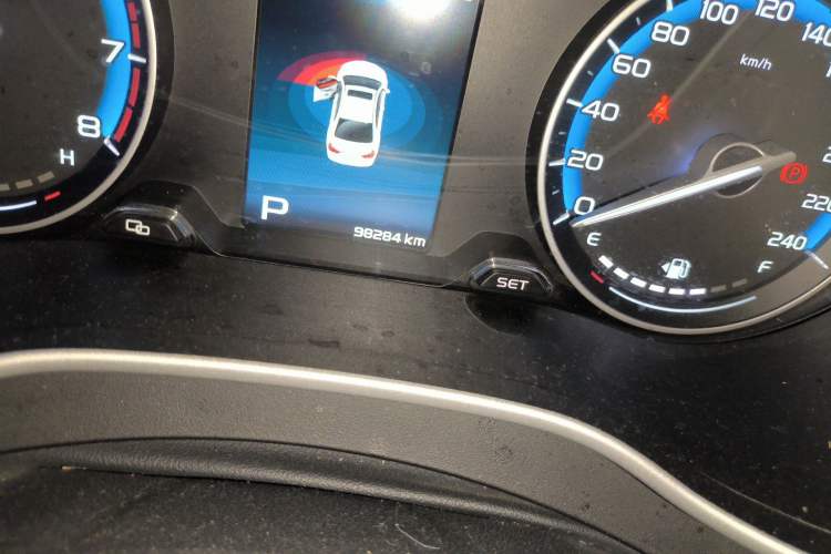 Used Geely Auto Emgrand 2019 Leading Edition 1.5L CVT Luxury Model China VI Standard Odometer Close Up