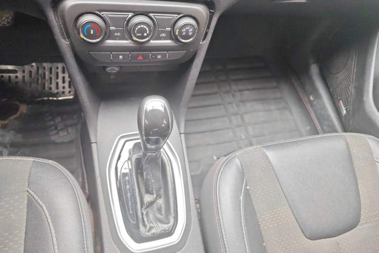 Used Chery Tiggo 3X 2018 1.5L Automatic Elite Edition Gear Lever