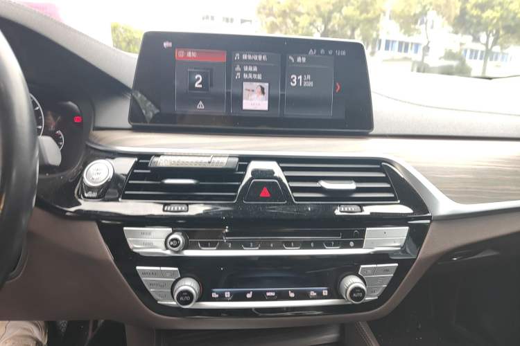 Used BMW 5 Series 2019 Facelifted 530Li Luxury Edition Premium Package Audio And AC Panel