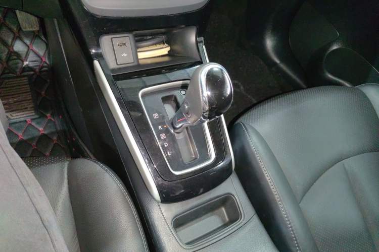 Used Nissan Sylphy 2019 1.6XV CVT Smart Connect Luxury Edition China VI Standard Gear Lever