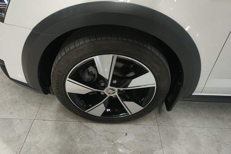 Used Skoda Octavia 2019 TSI280 DSG Luxury Edition Station Wagon China VI Standard