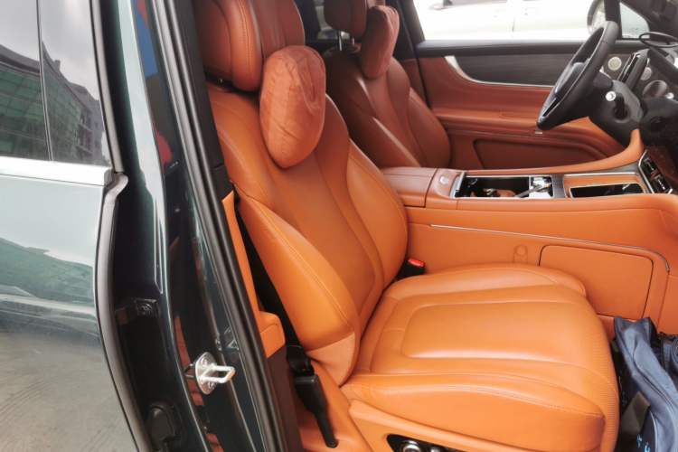 Used Hima AITO M9 2024 Range-Extended Ultra Version 42 kWh 6-Seater Model Right Front Seat