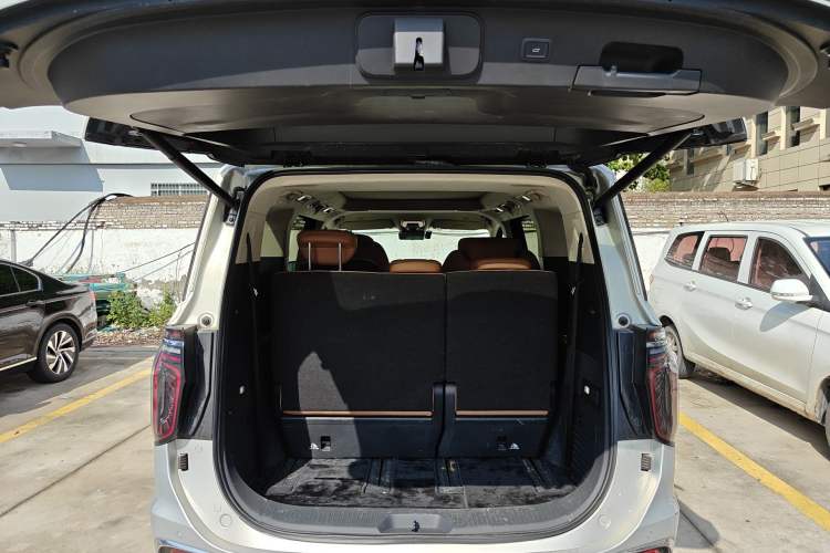 Used Hongqi HQ9 2023 2.0T Smart Connect Flagship Edition Trunk