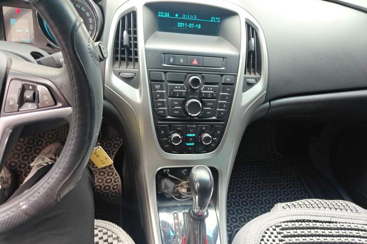 Used Buick GT 2012 XT 1.6L Automatic Fashion Edition Audio And AC Panel