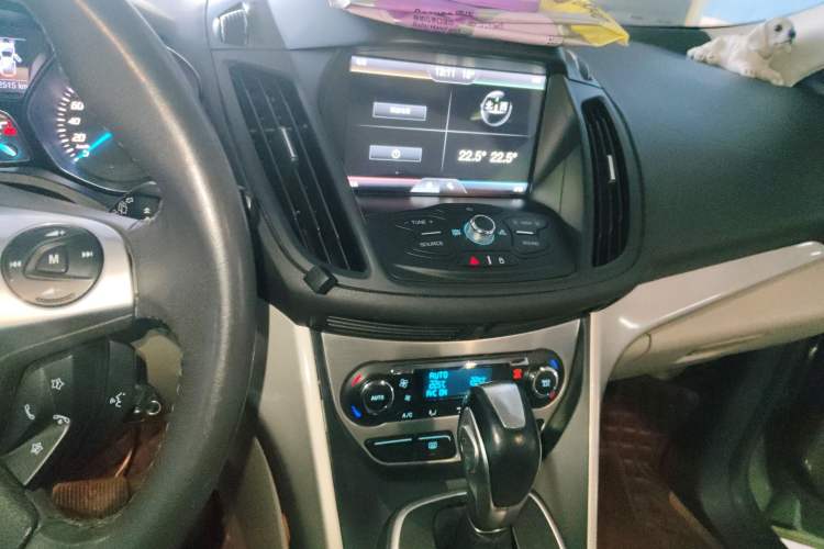 Used Ford Kuga 2013 2.0L GTDi Four-Wheel-Drive Elite Model Audio And AC Panel