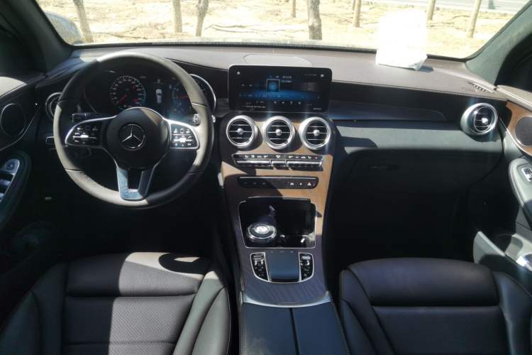 Used Mercedes-Benz GLC 2022 Second Facelift GLC 260 L 4MATIC Luxury Edition Center Console