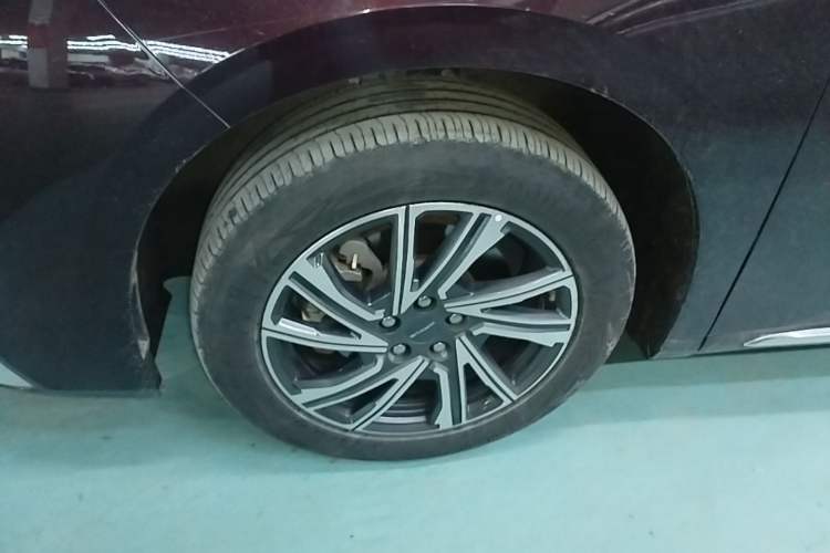 Used SAIC MAXUS G90 2022 2.0T Xingyun Seven-Seater Version Left Front Wheel Hub