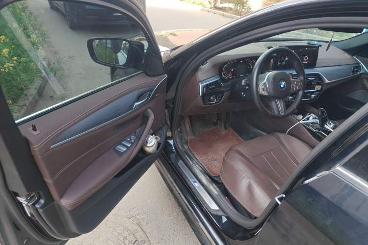 Used BMW 5 Series 2023 530Li Leading Model M Sport Package Driver Seat