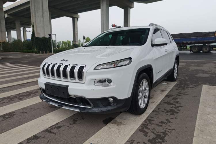 Used Jeep Cherokee 2017 2.0L Superior Edition