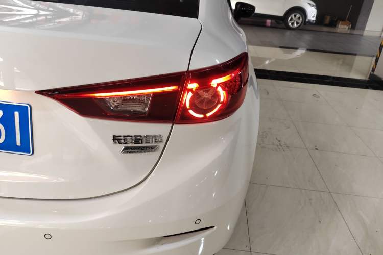 Used Mazda Mazda 3 Axela 2017 Sedan 1.5L Automatic Luxury Model China VI Standard