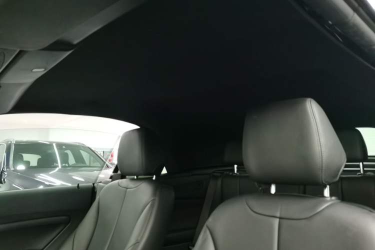 Used BMW 2 Series 2017 220i Convertible Coupe Leading Model
