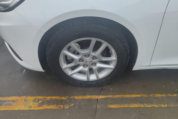 Used Chevrolet Malibu 2016 1.6T Automatic Comfort Edition Left Front Wheel Hub