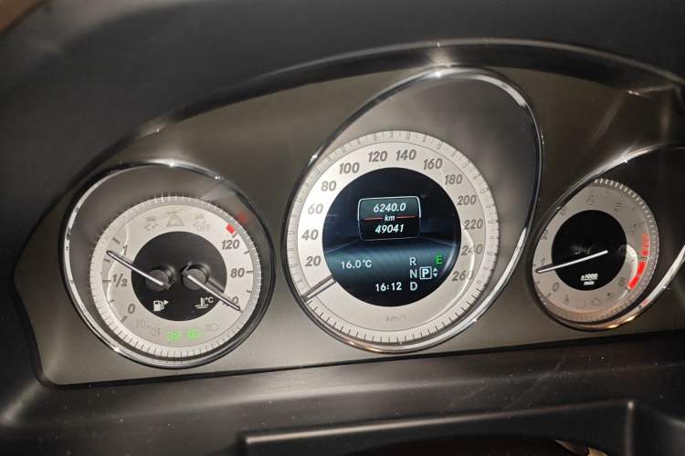 Used Mercedes-Benz GLK-Class 2013 GLK 300 4MATIC Dynamic Sunroof Model Odometer Close Up