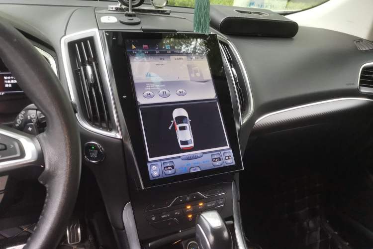 Used Ford Edge 2017 EcoBoost 245 Two-Wheel-Drive Sporty 7-Seater Audio And AC Panel