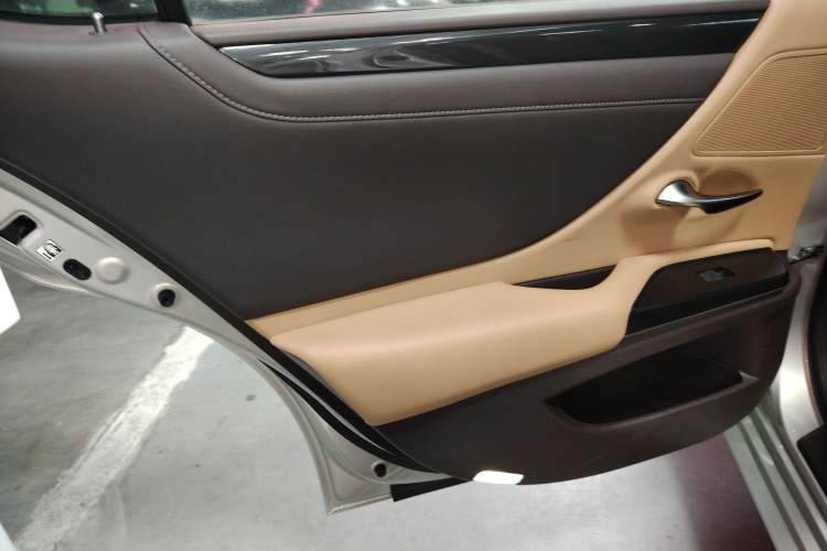 Used Lexus ES 2018 260 Excellence Edition China VI Standard