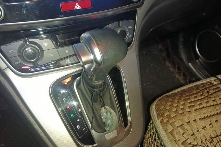 Used Haval H6 2015 Sport Edition 1.5T Automatic Two-Wheel Drive Luxury Model Gear Lever