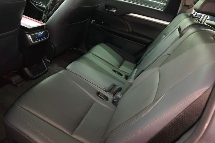 Used Toyota Highlander 2018 2.0T Four-Wheel Drive Luxury Version 7 Seats China VI Standard
