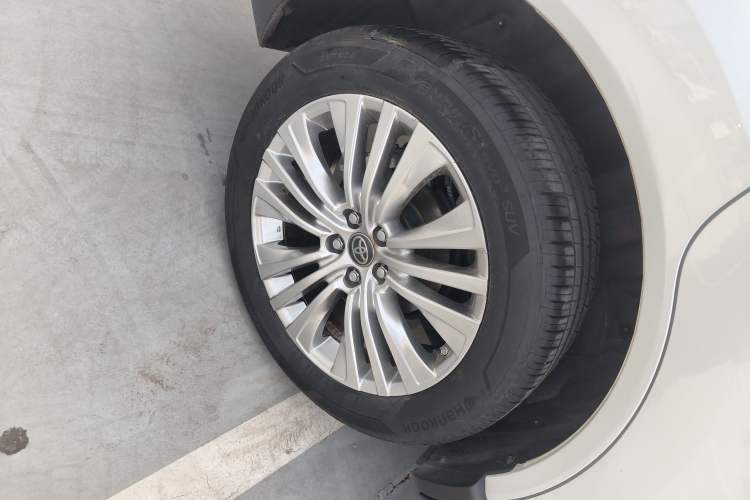 Used Toyota Harrier 2022 2.0L CVT Two-Wheel Drive Deluxe Edition
