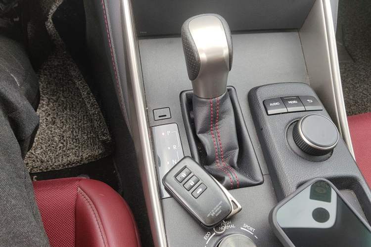 Used Lexus IS 2015 200t F SPORT
