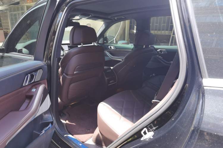 Used BMW X5 2022 Restyled xDrive 40Li M Sport Package Left Rear Seat