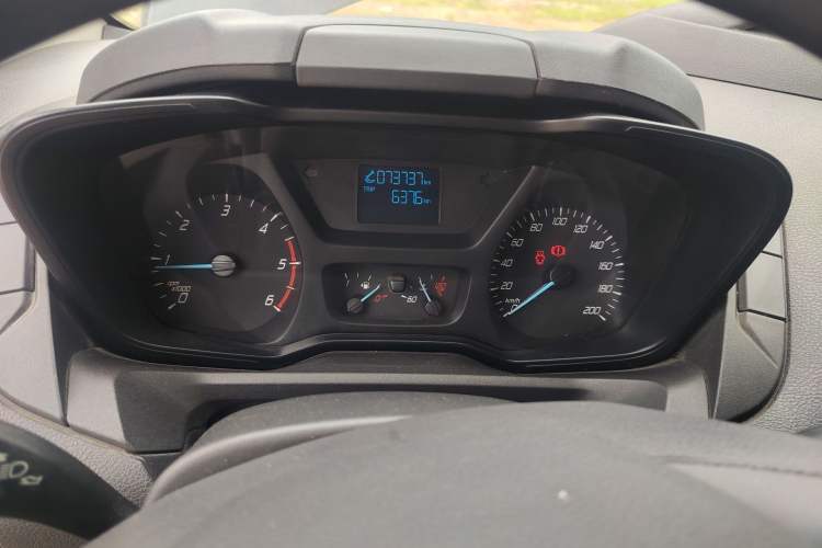 Used Ford Transit 2017 2.0T Diesel Multi-Purpose Commercial Vehicle Short Wheelbase Low Roof China V Standard