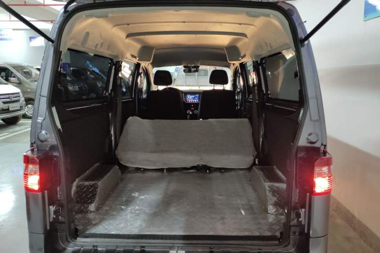 Used Jinbei Gold Hiace M Classic 2024 1.5L Engineering Lion Passenger Vehicle 5 Seats
