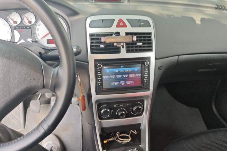 Used Peugeot 307 2012 Hatchback 1.6L Manual Comfort Edition Audio And AC Panel