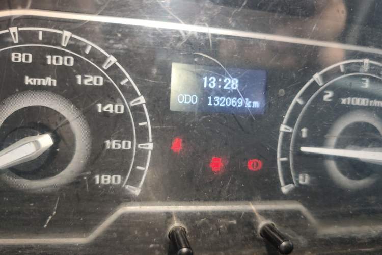 Used SAIC MAXUS Xintu V80  Odometer Close Up