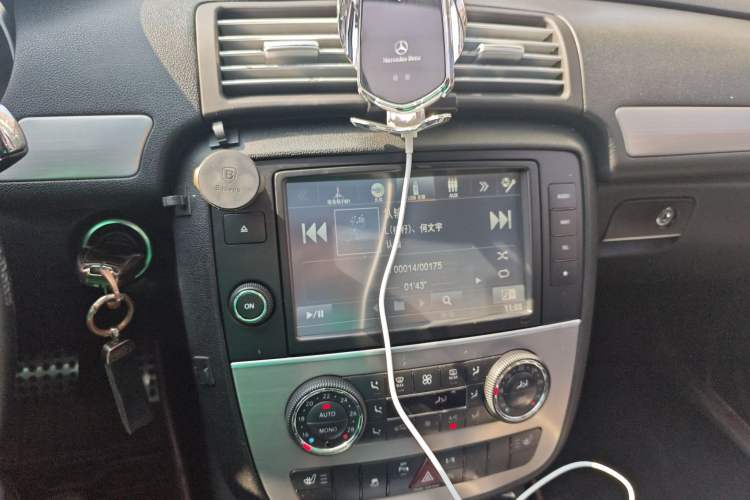 Used Mercedes-Benz R-Class 2014 R 320 4MATIC Business Model