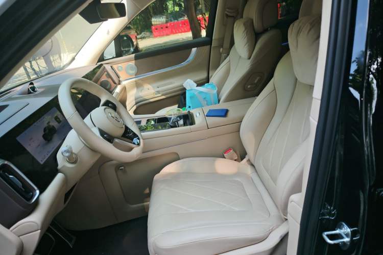 Used Hima AITO M9 2024 Range-Extended Ultra Version 42 kWh 6-Seater Model Left Front Seat