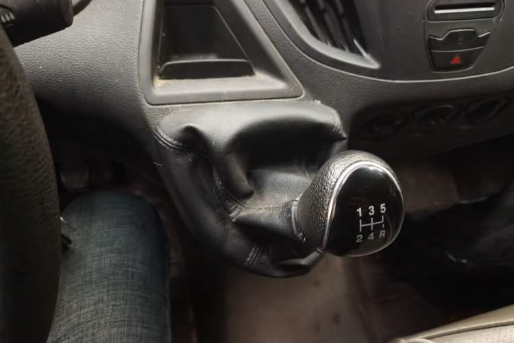 Used Ford Transit 2019 2.0T Diesel Multi-Purpose Commercial Vehicle Short Wheelbase Low Roof 6-Seater China VI Standard
