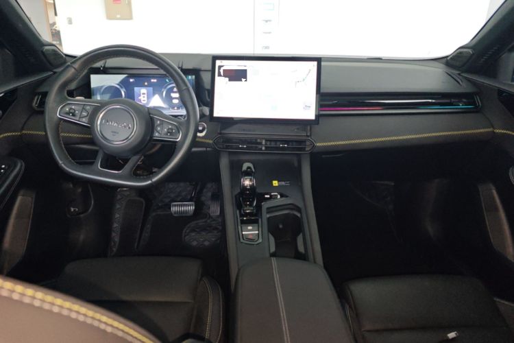 Used Lynk & Co 03 2023 2.0TD DCT H-Power Halo Center Console