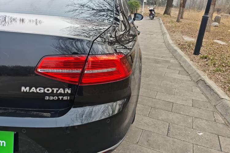 Used Volkswagen Magotan 2018 330TSI DSG Advanced Model Right Rear Taillight