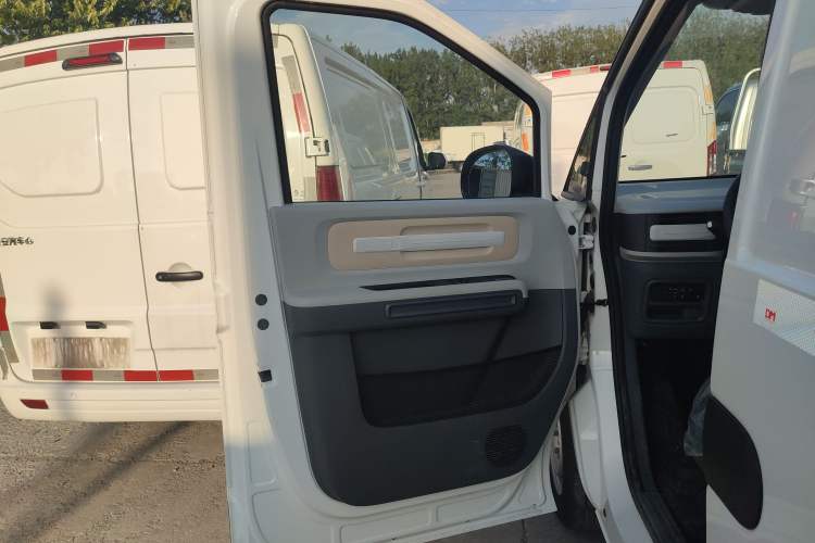 Used SAIC MAXUS Dana V1 2023 V1 Short Wheelbase High Roof (43 kWh)