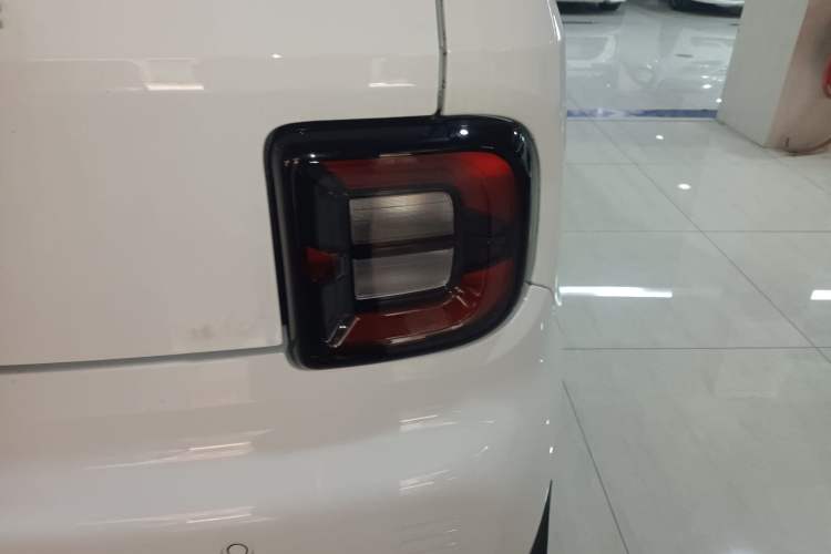 Used Geely Galaxy Panda 2024 Panda Mini 200km Endurance Bear Right Rear Taillight
