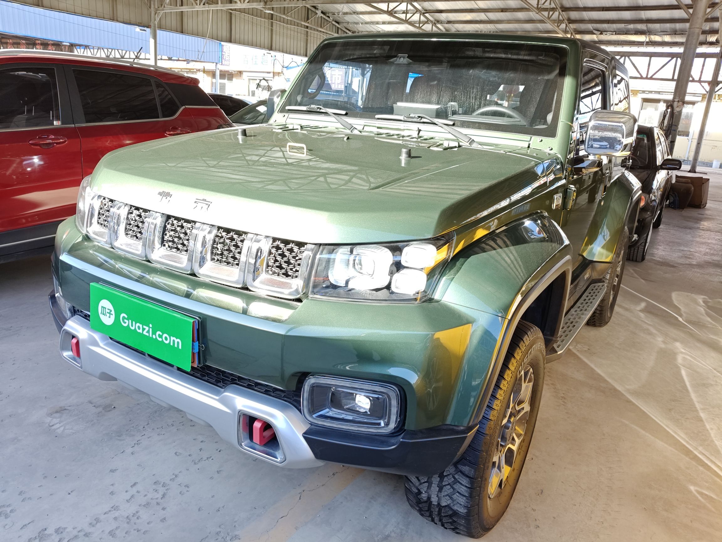 Под передней частью автомобиля