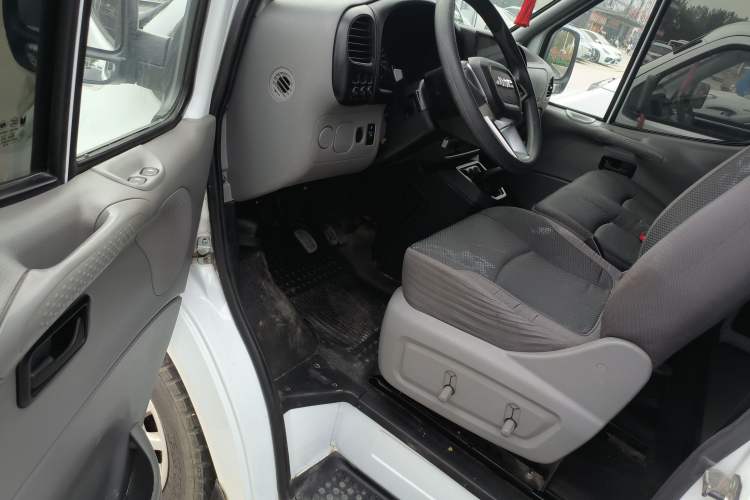 Used JMC Transit 2017 2.8T Commercial Version Short Wheelbase Mid-Roof 6/7/8-Seater JX493