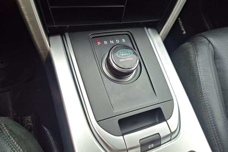 Used Land Rover Discovery Sport 2017 2.0T SE Gear Lever