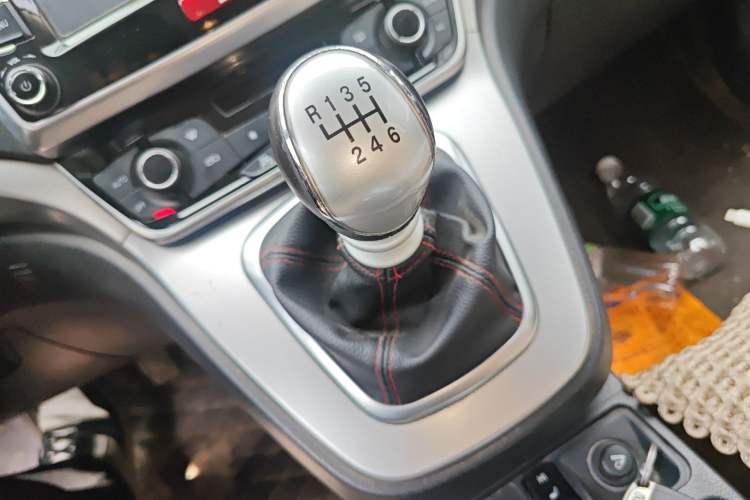 Used Haval H6 2017 Blue Label Sport Edition 1.5T Manual Two-Wheel Drive Elite Model Gear Lever