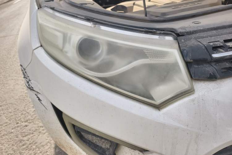 Used JMC Yusheng S330 2016 1.5L GTDi Automatic Two-Wheel Drive Fashion Edition Right Front Headlight