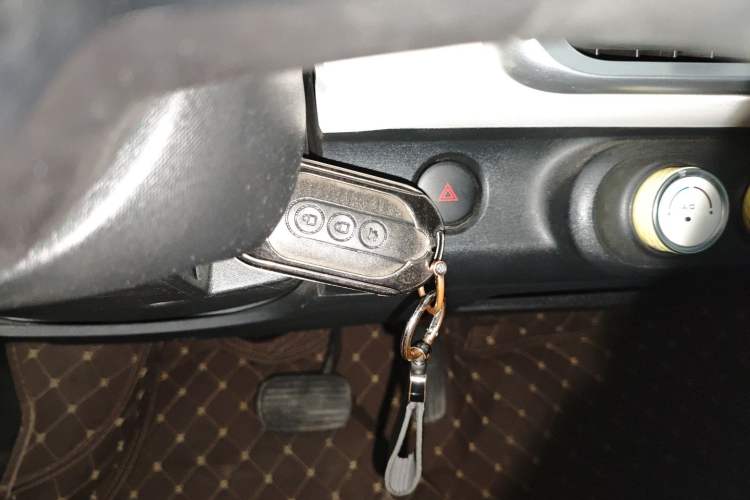 Used Wuling Hongguang MINIEV 2024 3rd Generation 215km Advanced Version Vehicle Key