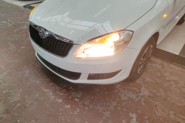 Used Skoda Fabia 2014 1.4L Automatic Crystal Edition