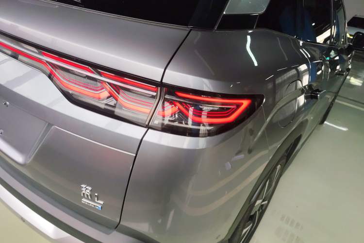 Used BYD Song L DM-i 2025 Intelligent Driving Version 160 km Excellence Edition Right Rear Taillight