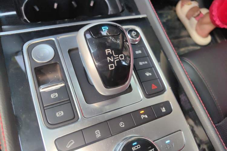 Used BYD Tang New Energy 2018 DM 2.0T All-Wheel Drive Smart Connectivity Luxury Model 7 Seats China V Emission Standard Gear Lever