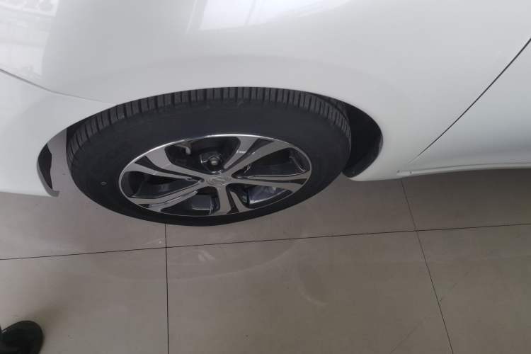Used Nissan Tiida 2019 1.6L CVT Smart Enjoyment Version China VI Standard Left Front Wheel Hub